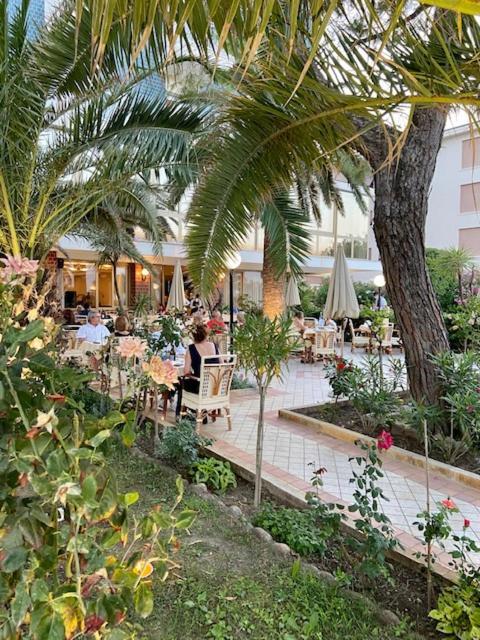Hotel Corallo Martinsicuro Exterior photo